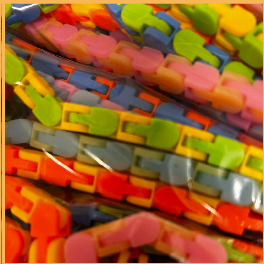 Fidget slang voor friemelhandjes.