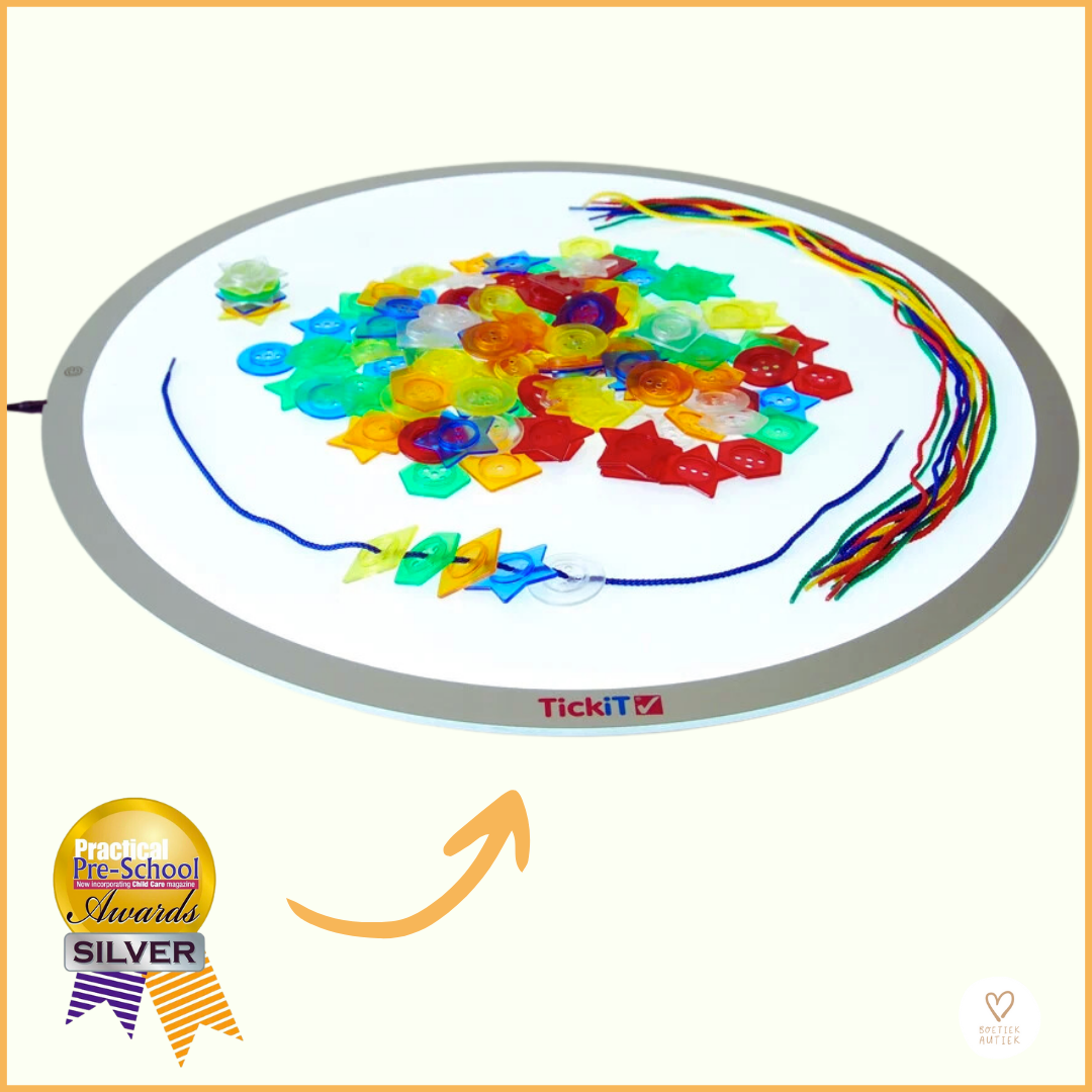 Doorschijnende vetergeometrie: tellen,vormen, kleuren en rijgen.