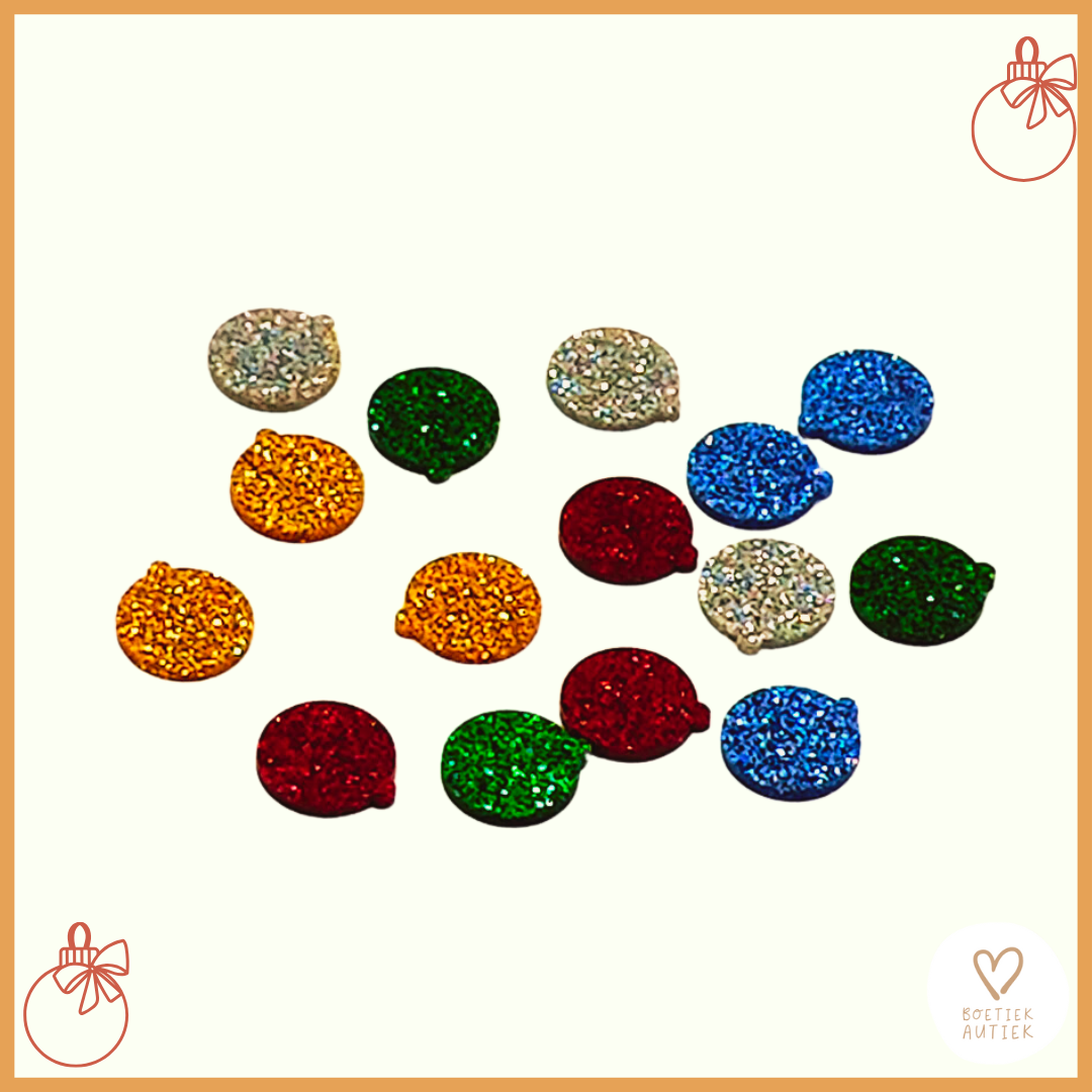 Kerstboom versieren met glitterballen