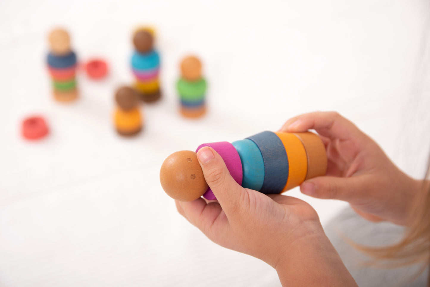 5 Houten regenboogpoppetjes (makkelijk mee te nemen)