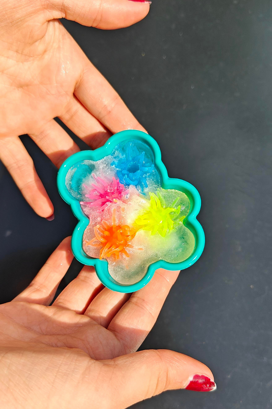 🌞 Zomers Sensorisch Spel op de Tuff Tray: Koel, creatief en vol plezier!🌞