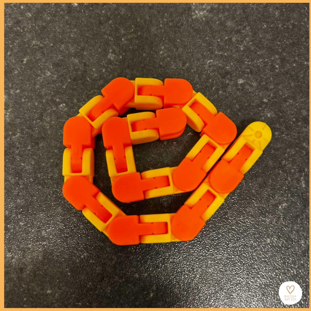 Fidget slang voor friemelhandjes.