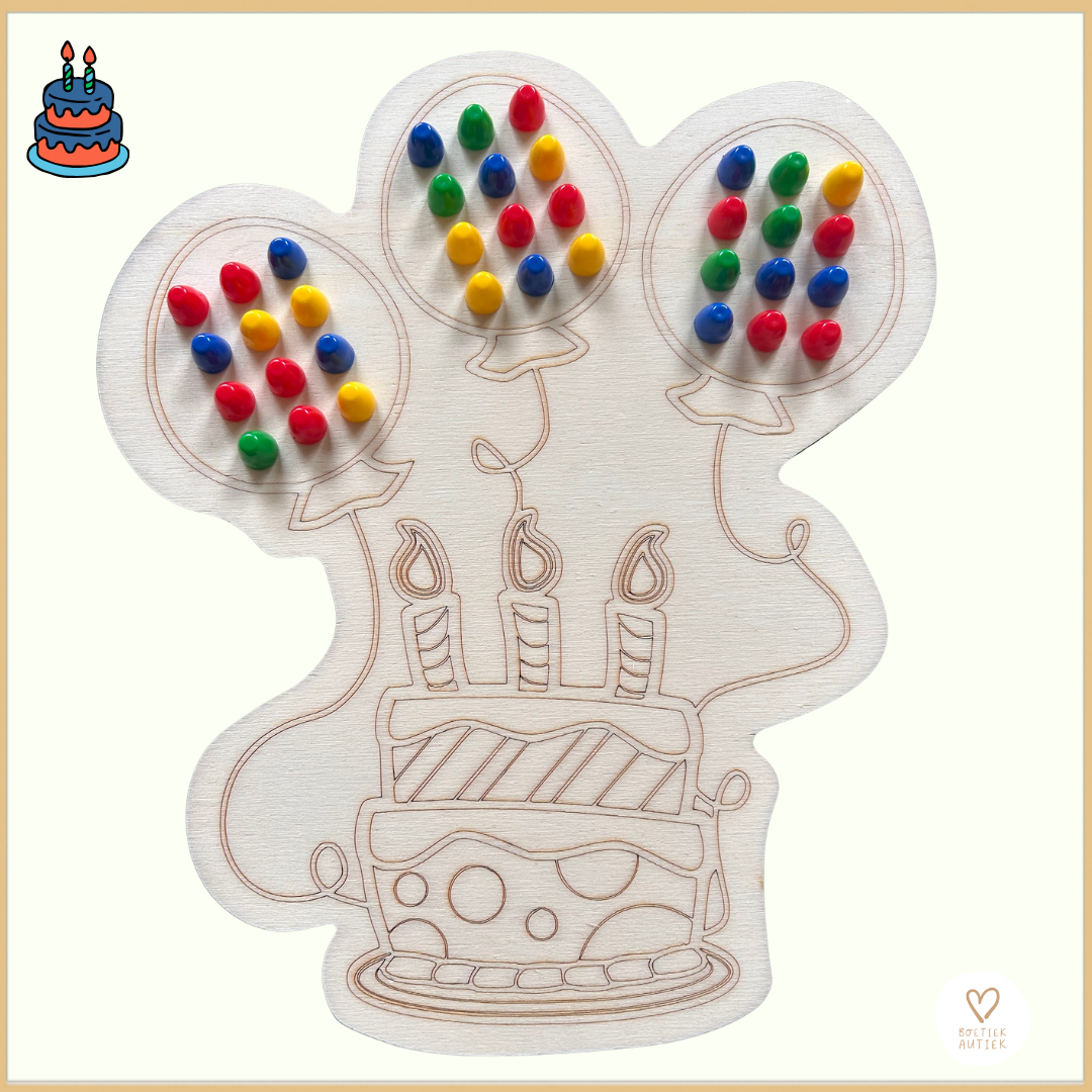 Jarig: taart met ballonnen versieren