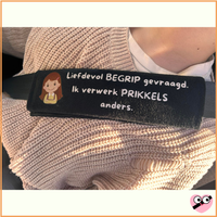 Gordelhoes met visuele boodschap naar hulpverleners en omstaanders.