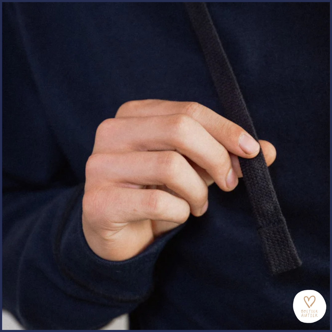 Donkerblauwe, zachte, prikkelarme Fidget Focus Hoodie (unisex)