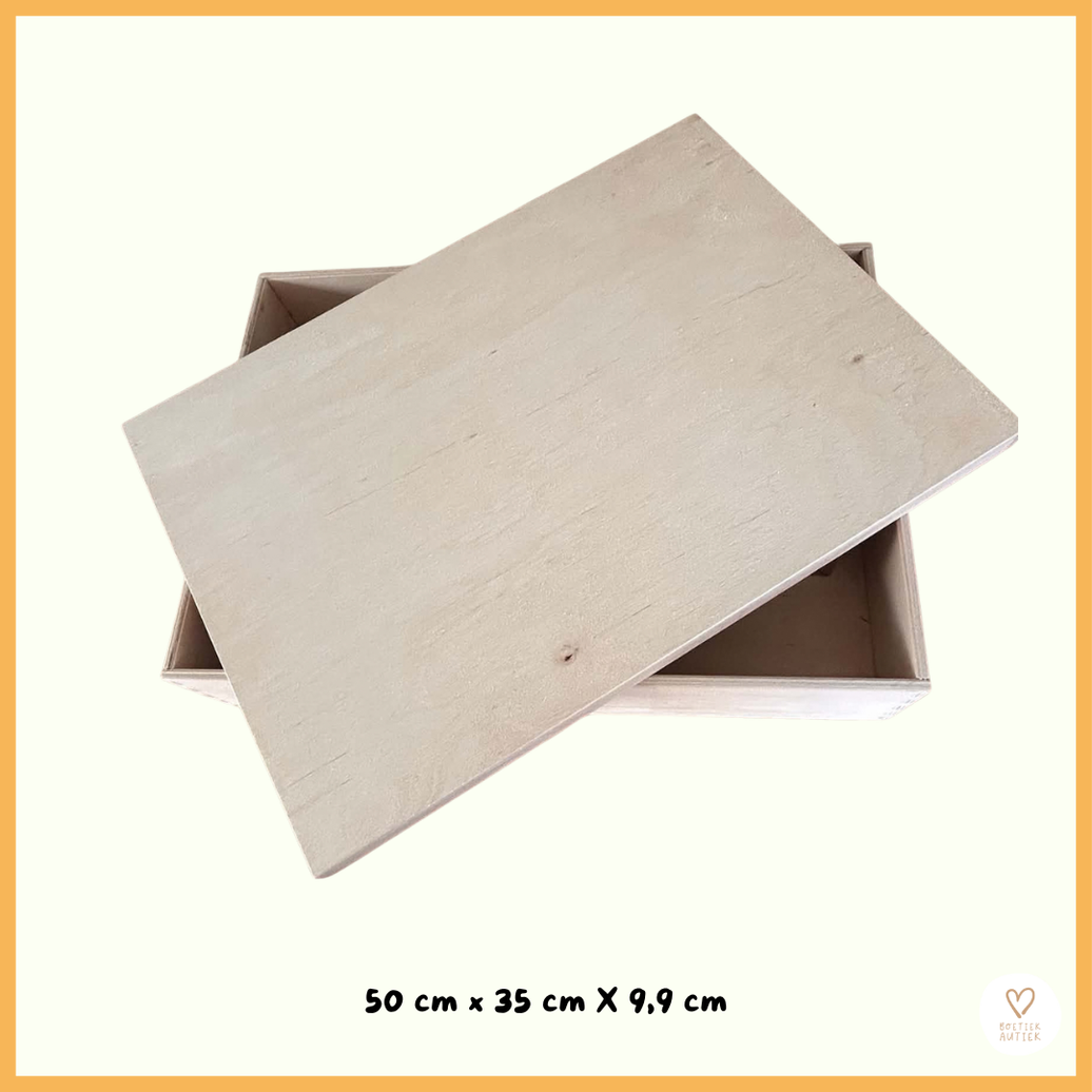 Houten speel-en opbergdoos in hout met deksel. (hoogte doos 9.9 cm)