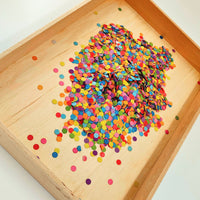 Houten speel-en opbergdoos in hout met deksel. (hoogte doos 6,3 cm)