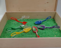Houten speel-en opbergdoos in hout met deksel. (hoogte doos 9.9 cm)