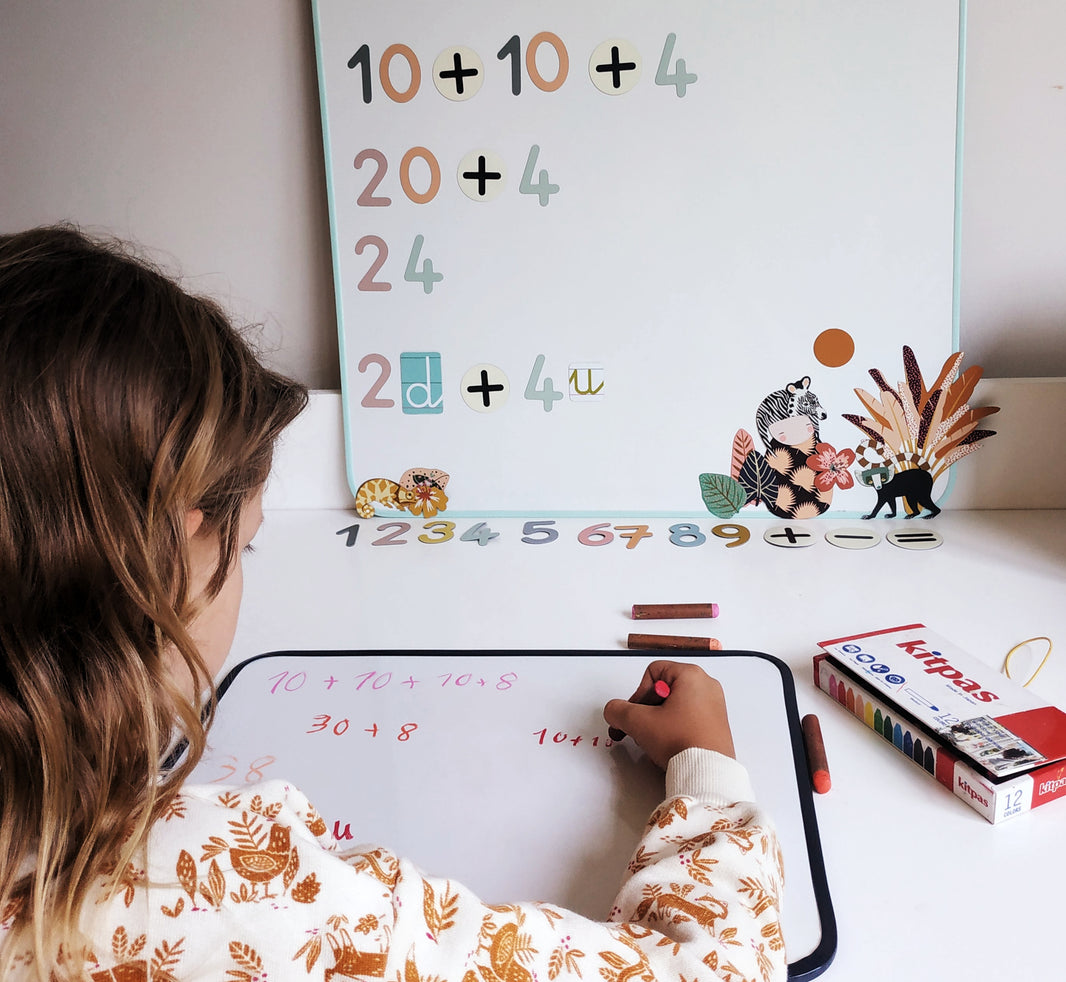 Magnetische whiteboard in opaalkleur.