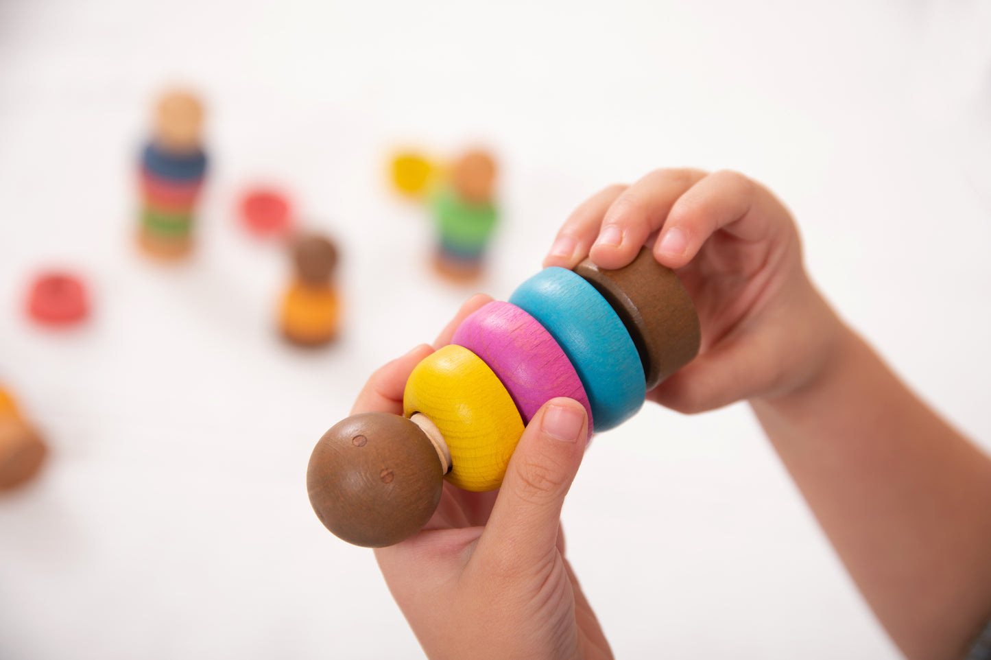 5 Houten regenboogpoppetjes (makkelijk mee te nemen)